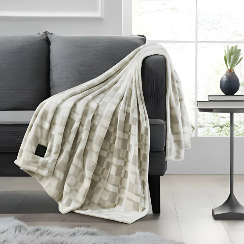 Brookstone Cozy heated plush throw