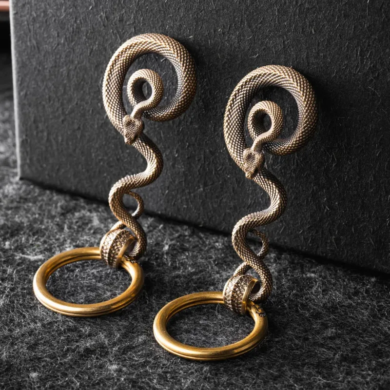 Coppertist.Wu coiled serpent keychain, brass